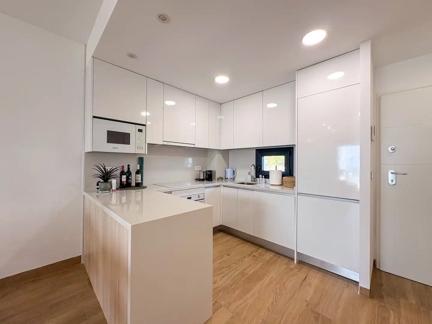 Cocina de Piso de alquiler en Torrevieja con Aire acondicionado, Calefacción y Jardín privado