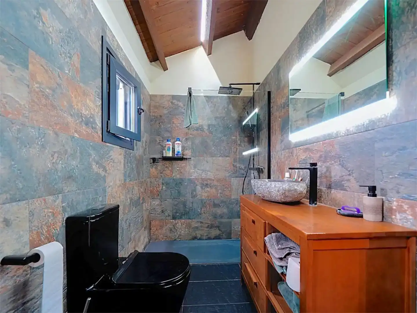 Badezimmer von Wohnung zum Verkauf in Coín mit Klimaanlage und Schwimmbad