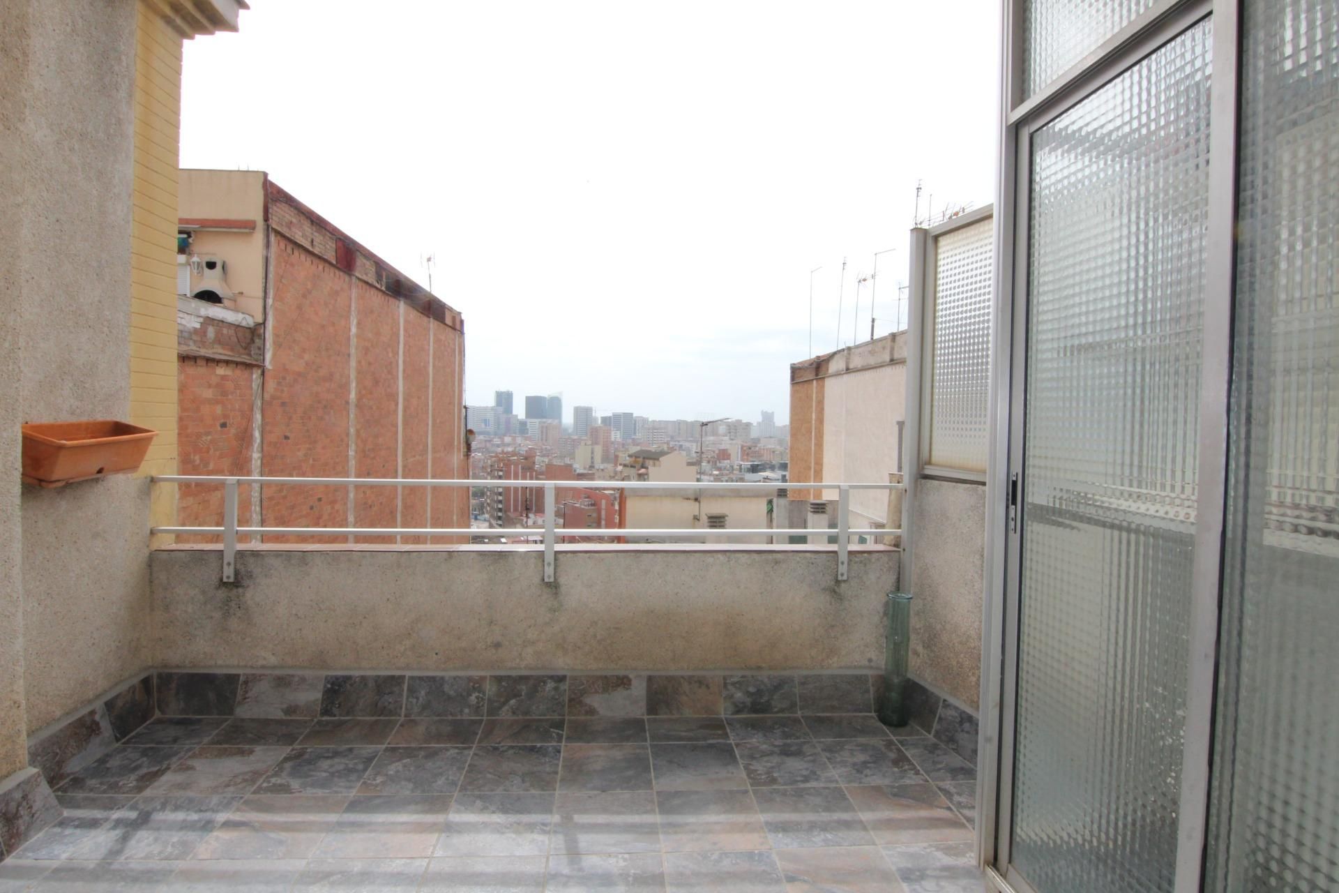Terraza de Ático en venta en L'Hospitalet de Llobregat con Aire acondicionado y Terraza