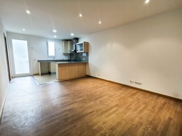 Flat with balcony for sale in Carrer de Sardenya