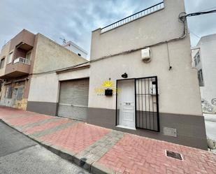 Vista exterior de Casa o xalet de lloguer en Torrevieja amb Aire condicionat, Calefacció i Terrassa