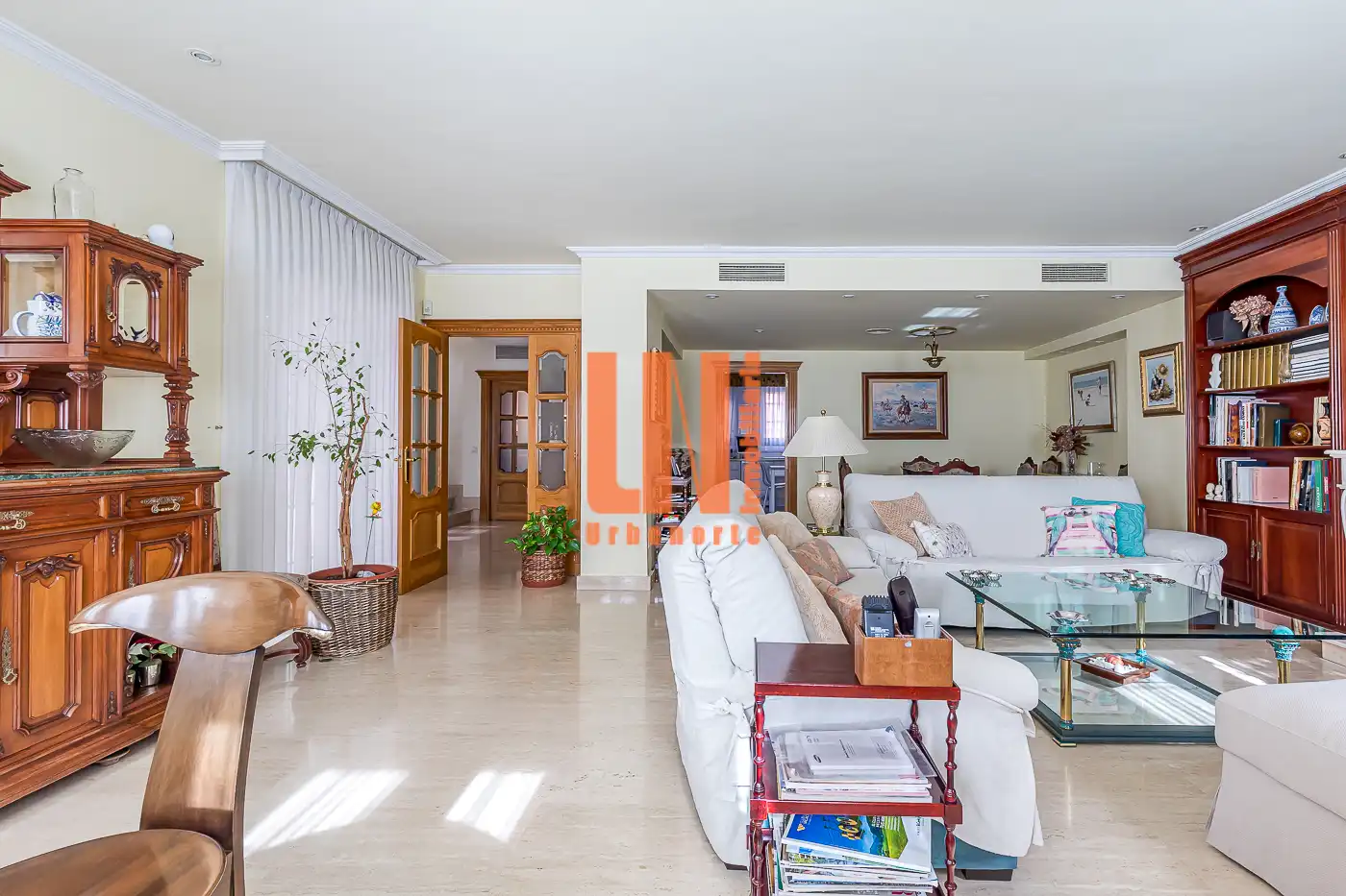 Sala de estar de Casa adosada en venta en Madrid con Aire acondicionado, Calefacción y Jardín privado