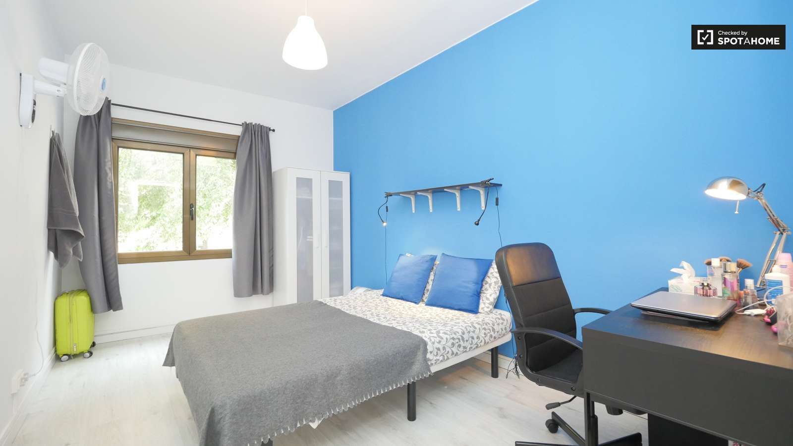 Flat to share in El Camp de l'Arpa del Clot