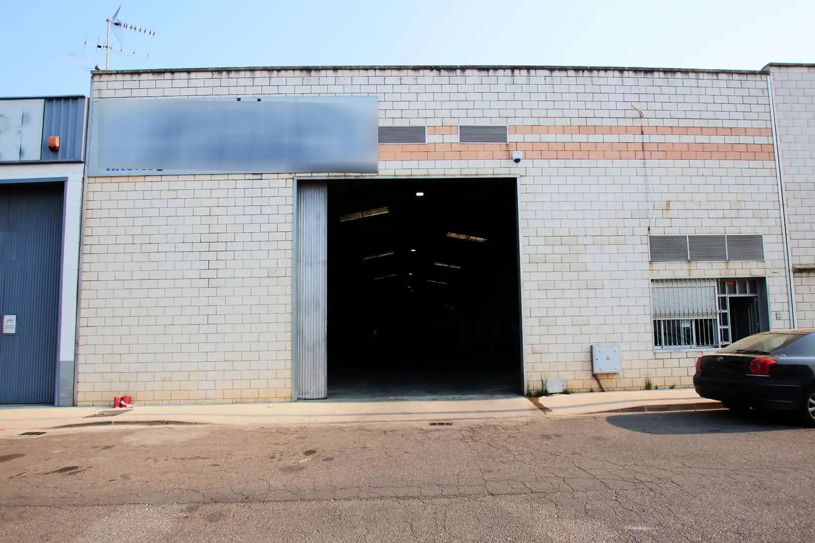 Vista exterior de Nau industrial en venda en Puebla de la Calzada