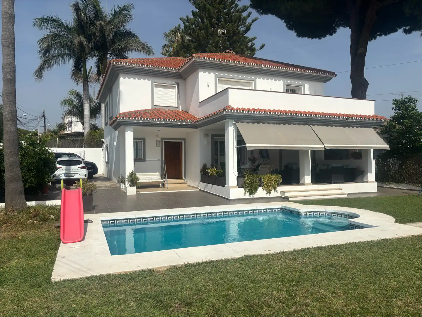 Außenansicht von Haus oder Chalet zum Verkauf in Marbella mit Klimaanlage, Heizung und Privatgarten