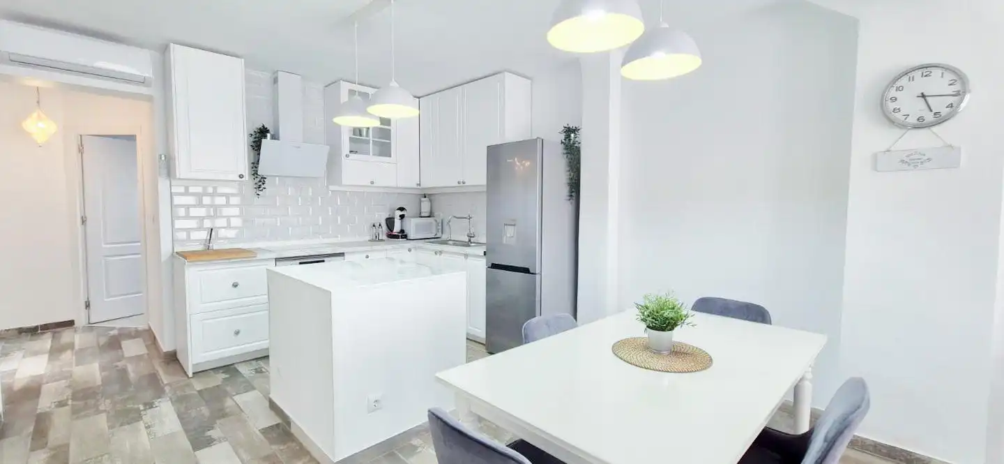 Kitchen of Ground floor for share in Elche / Elx  with Air Conditioner and Furnished