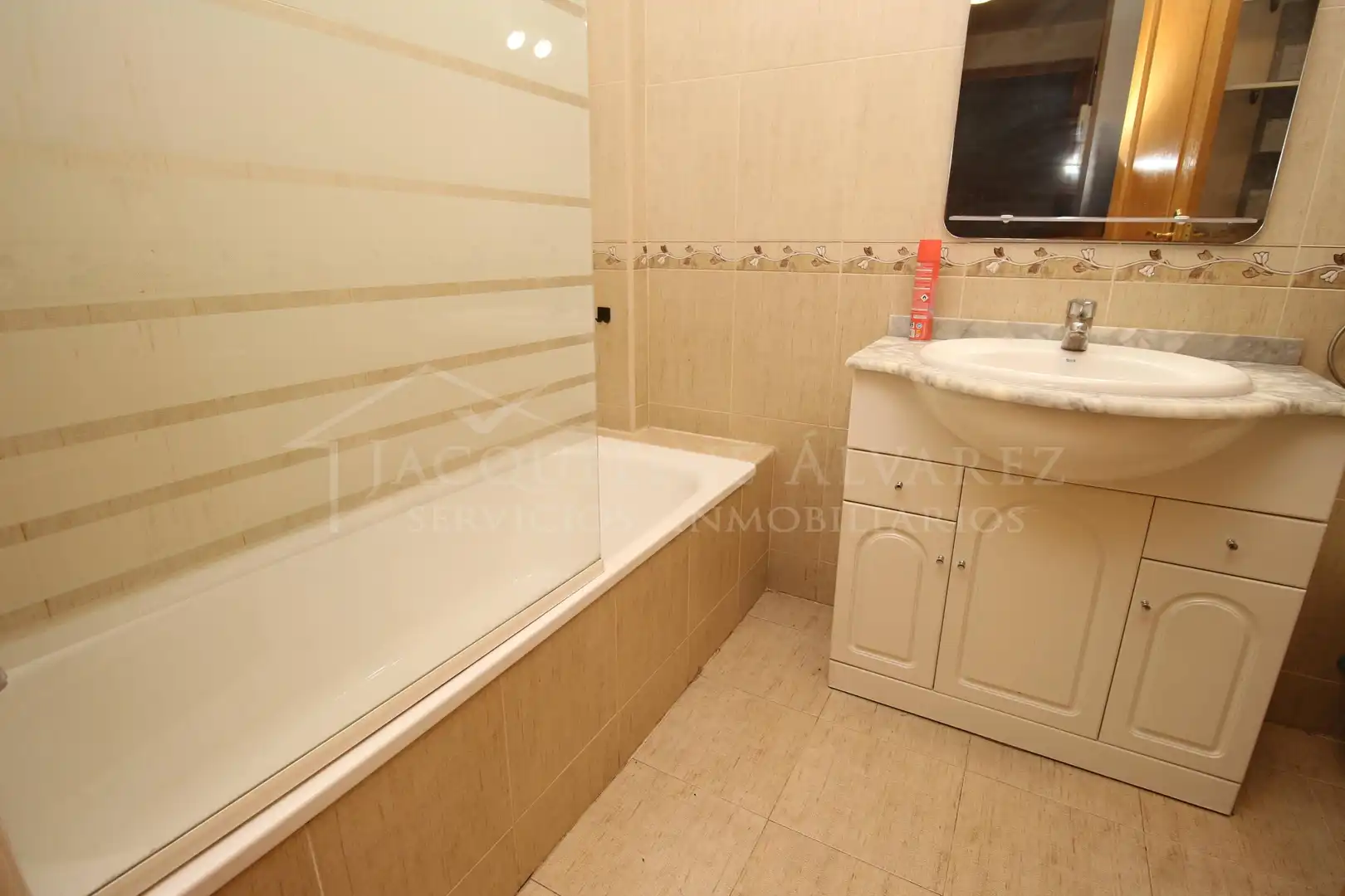 Baño de Apartamento en venta en Ocaña con Calefacción, Parquet y Trastero