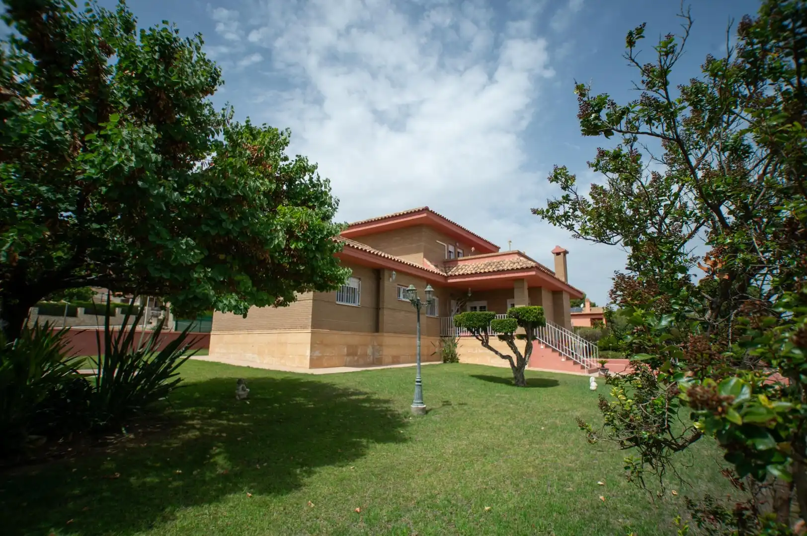 Vista exterior de Casa o xalet en venda en Chiva amb Aire condicionat, Calefacció i Terrassa
