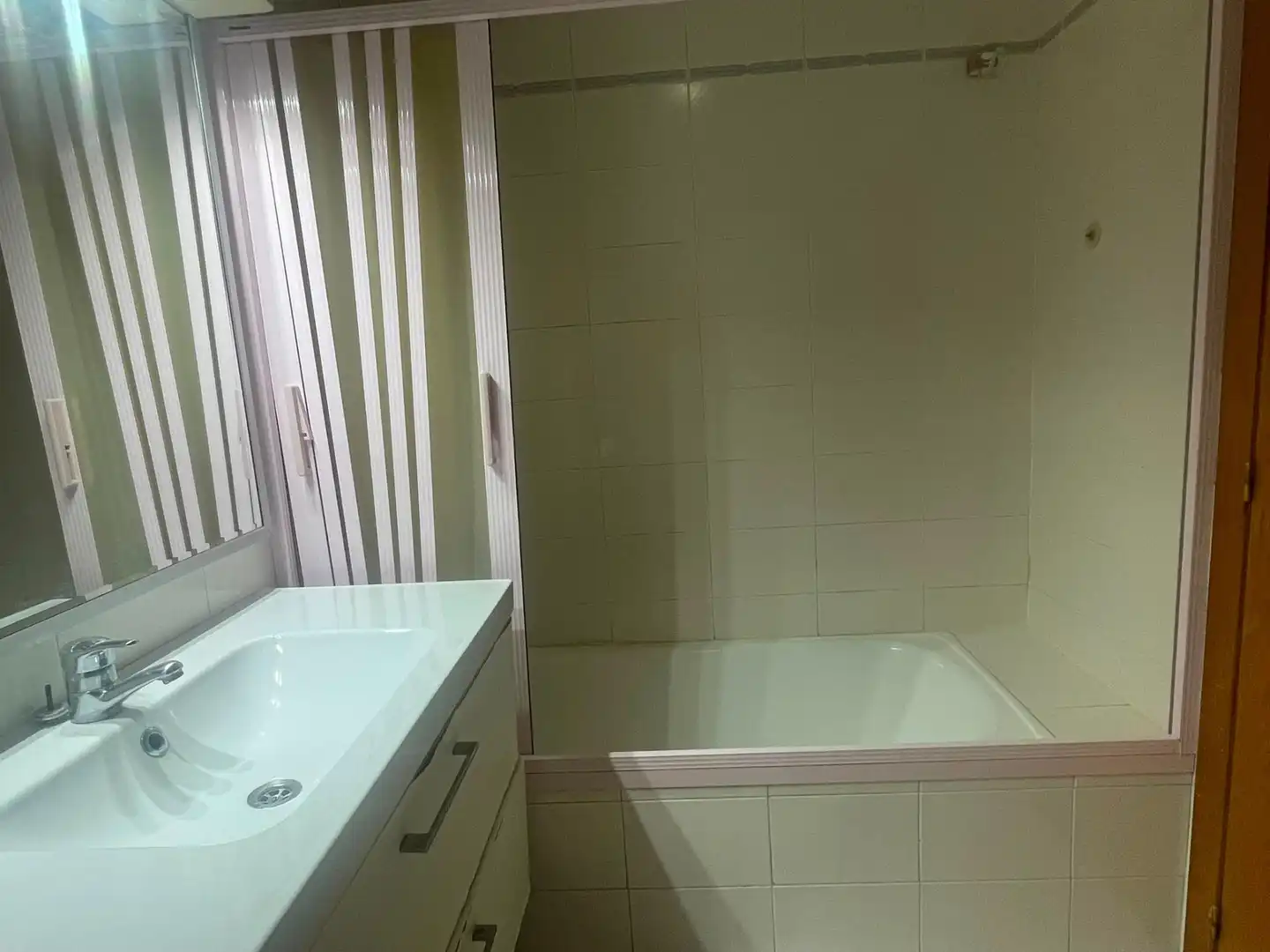 Baño de Casa adosada de alquiler en Murcia con Aire acondicionado, Calefacción y Jardín privado