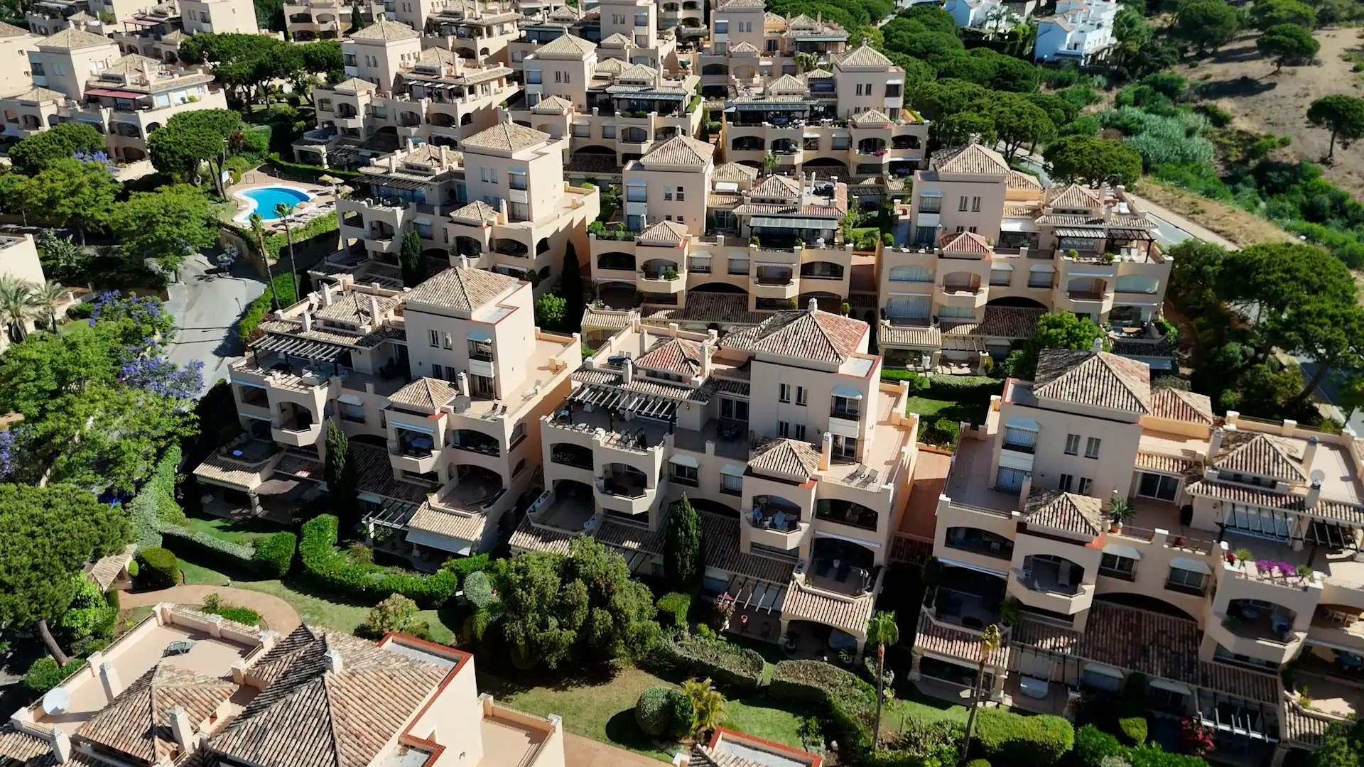 Vista exterior de Àtic en venda en Marbella amb Aire condicionat, Calefacció i Terrassa