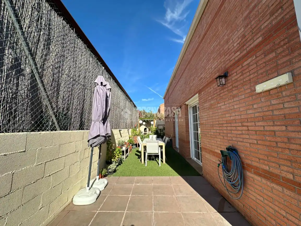 Terraza de Casa adosada en venta en Pioz con Calefacción, Jardín privado y Parquet
