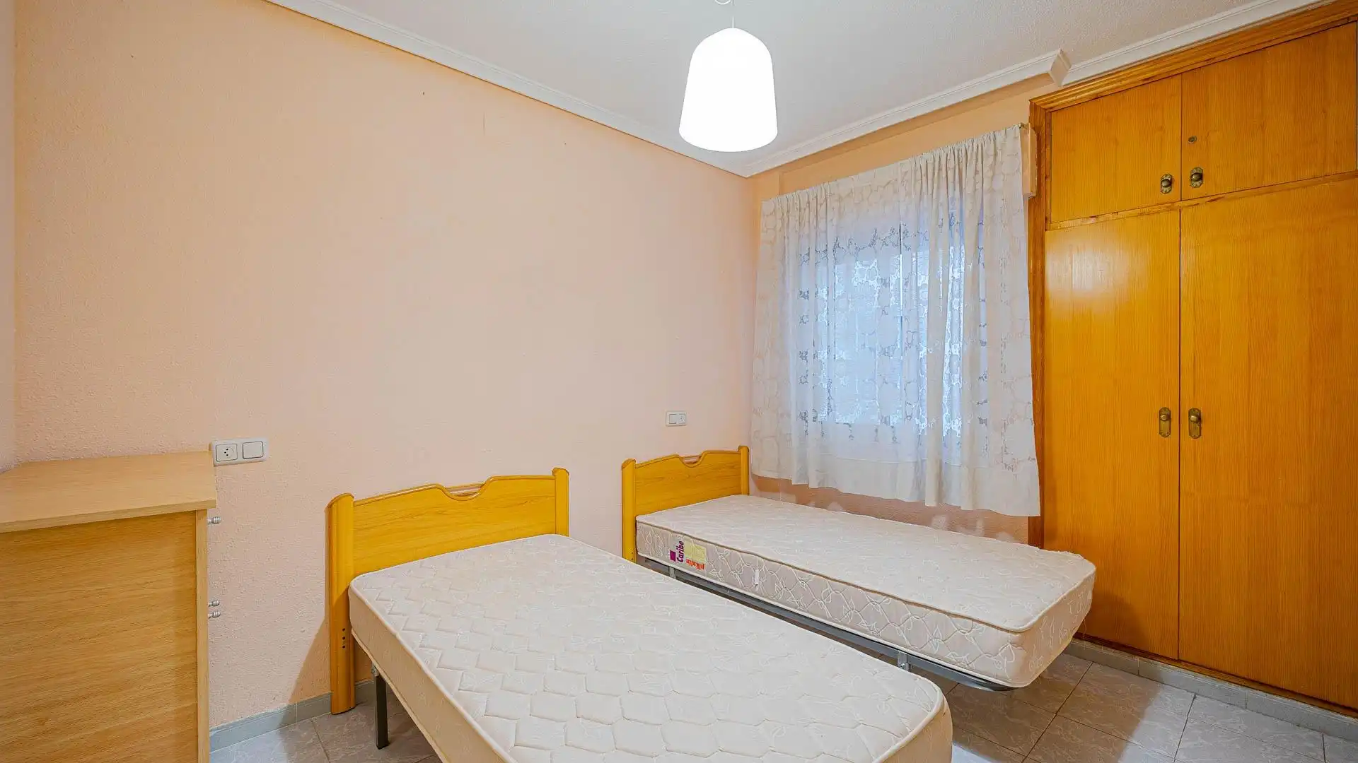 Habitación de Apartamento en venta en Torrevieja con Amueblado y Balcón