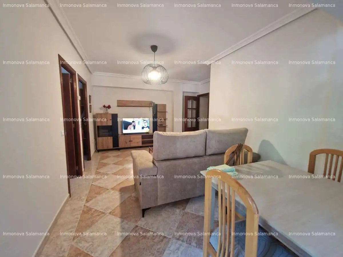 Sala de estar de Piso de alquiler en Salamanca con Calefacción, Terraza y Amueblado