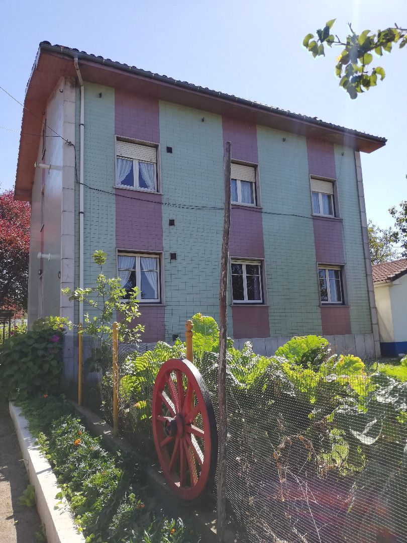 Vista exterior de Casa o xalet en venda en Corvera de Asturias amb Jardí privat, Terrassa i Traster