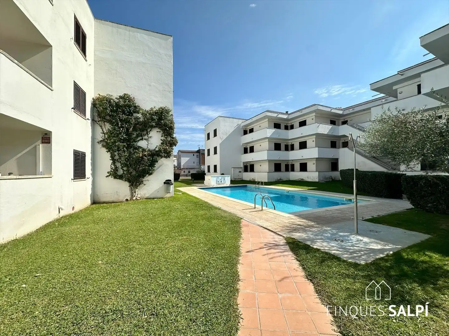 Außenansicht von Wohnungen zum Verkauf in L'Escala mit Terrasse, Abstellraum und Möbliert
