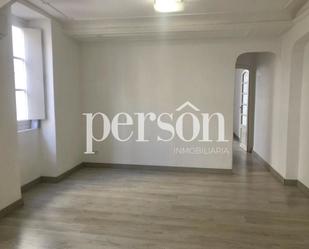 Bedroom of Flat for sale in  Valencia Capital  with Air Conditioner and Balcony