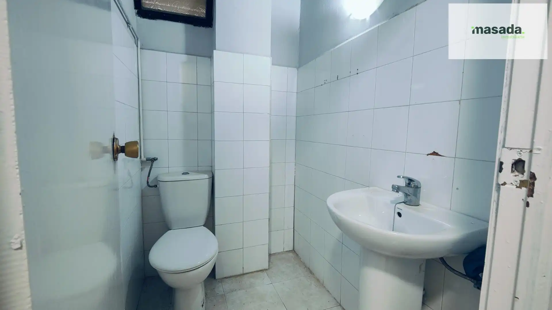Bathroom of Commercial properties for rent in Granada