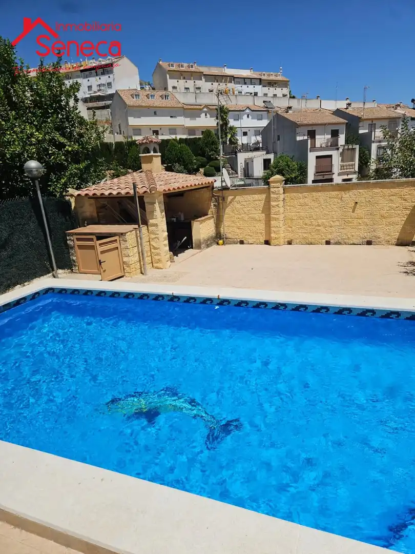 Piscina de Casa adosada en venda en Córdoba amb Aire condicionat, Calefacció i Terrassa
