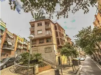 Piso con ascensor en venta en Nou Barris