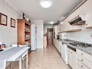 Cuina de Pis en venda en A Coruña Capital  amb Calefacció, Parquet i Terrassa