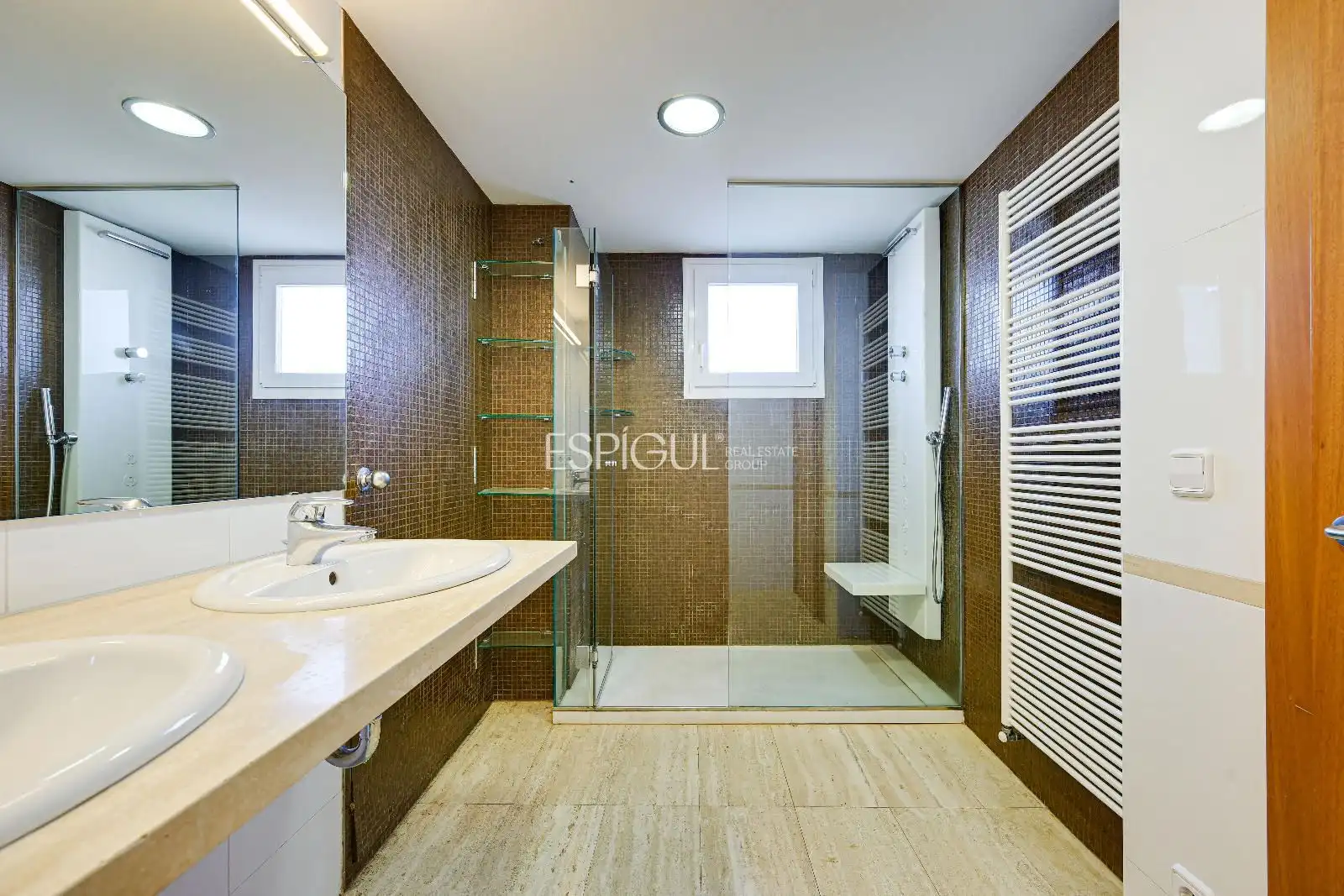 Bathroom of Attic for sale in Girona  with Air Conditioner, Heating and Terrace