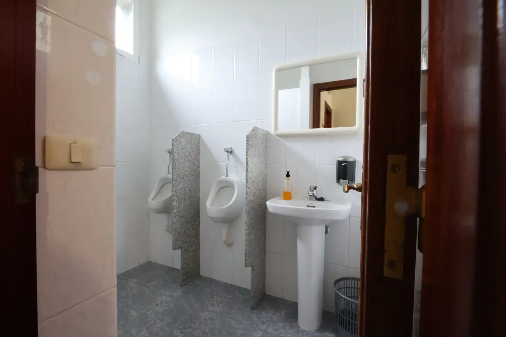 Badezimmer von Geschaftsraum zur Miete in Zas mit Möbliert