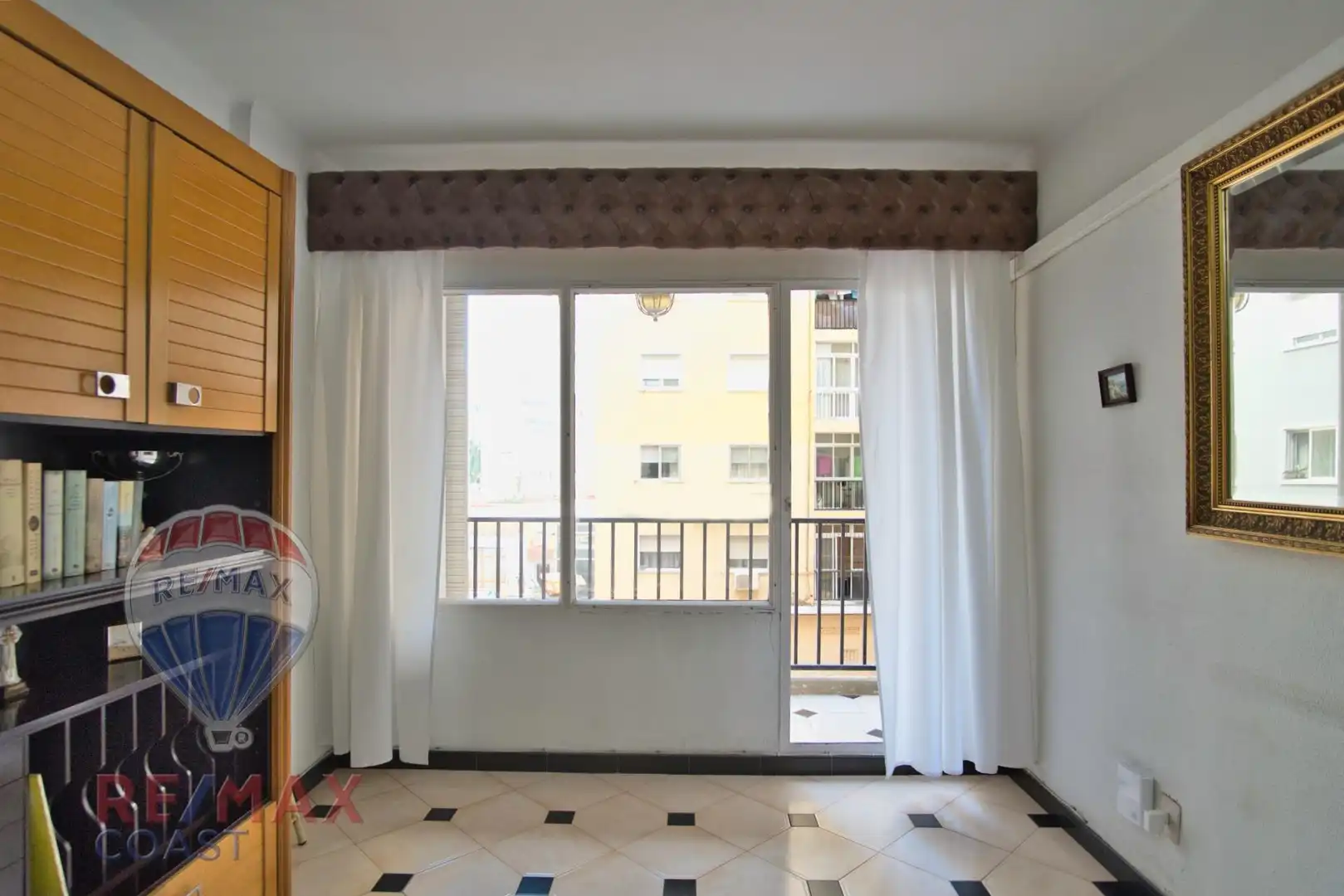 Habitación de Piso en venta en Málaga con Terraza y Alarma