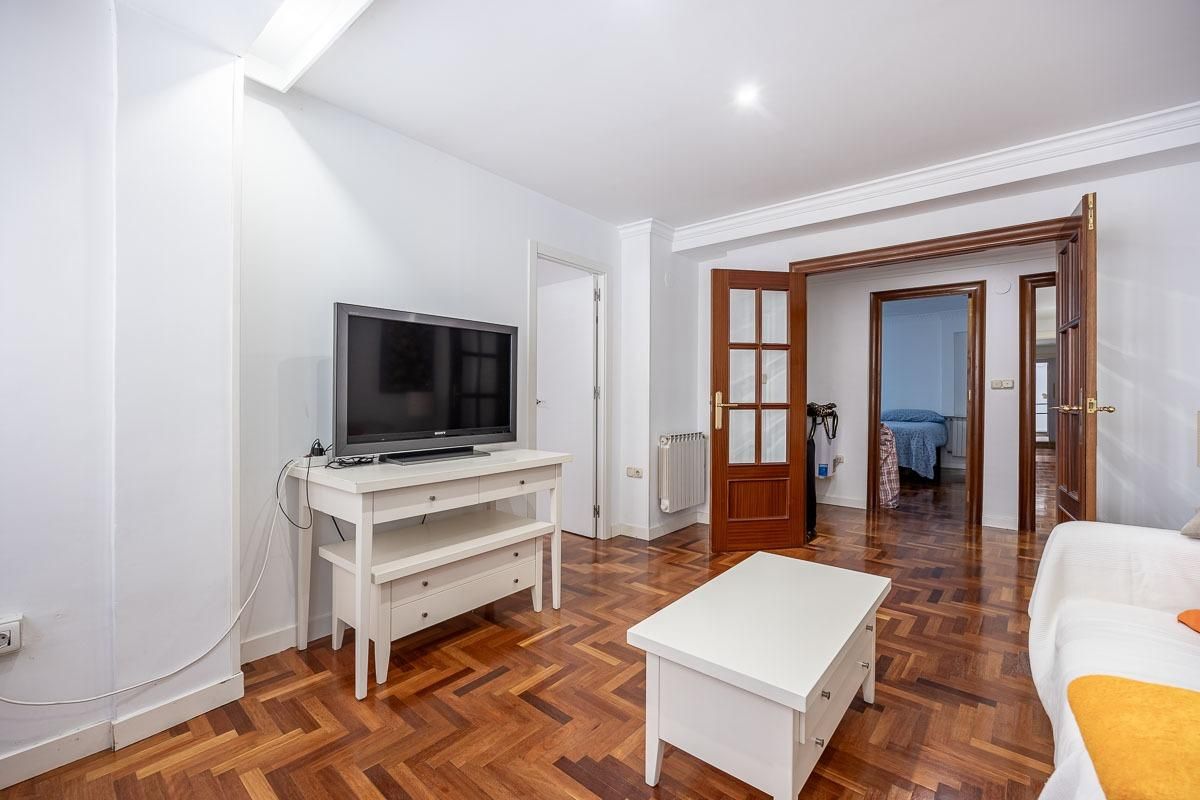 Sala d'estar de Pis en venda en  Granada Capital amb Aire condicionat, Calefacció i Parquet