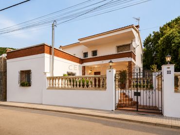 House with garden for sale in Carrer de l'Avet, Sant Iscle de Vallalta, Spain