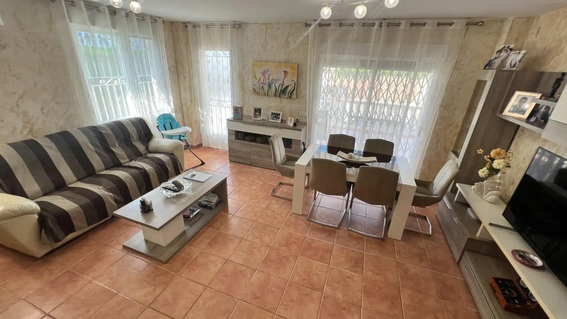 Sala d'estar de Casa o xalet en venda en Castellón de la Plana / Castelló de la Plana amb Aire condicionat, Jardí privat i Terrassa