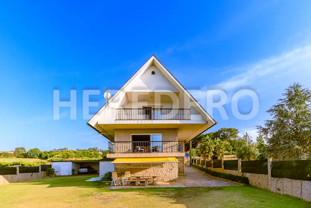 Vista exterior de Casa o chalet en venta en Vigo  con Calefacción, Jardín privado y Terraza