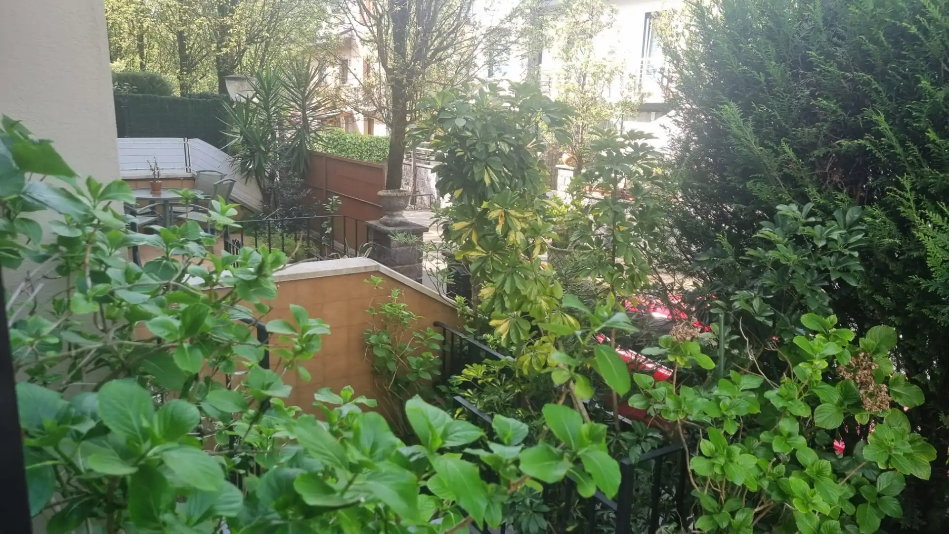 Jardí de Casa adosada en venda en Irun  amb Calefacció, Parquet i Terrassa