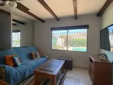 Sala d'estar de Casa adosada de lloguer en Coín amb Piscina