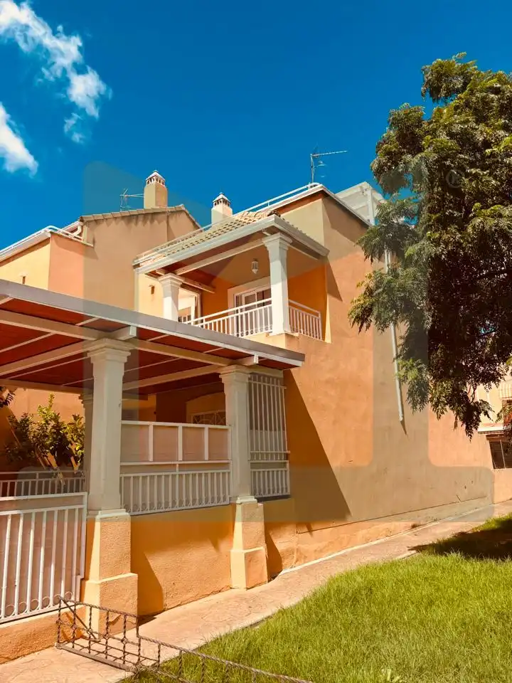 Vista exterior de Casa o xalet de lloguer en Parla