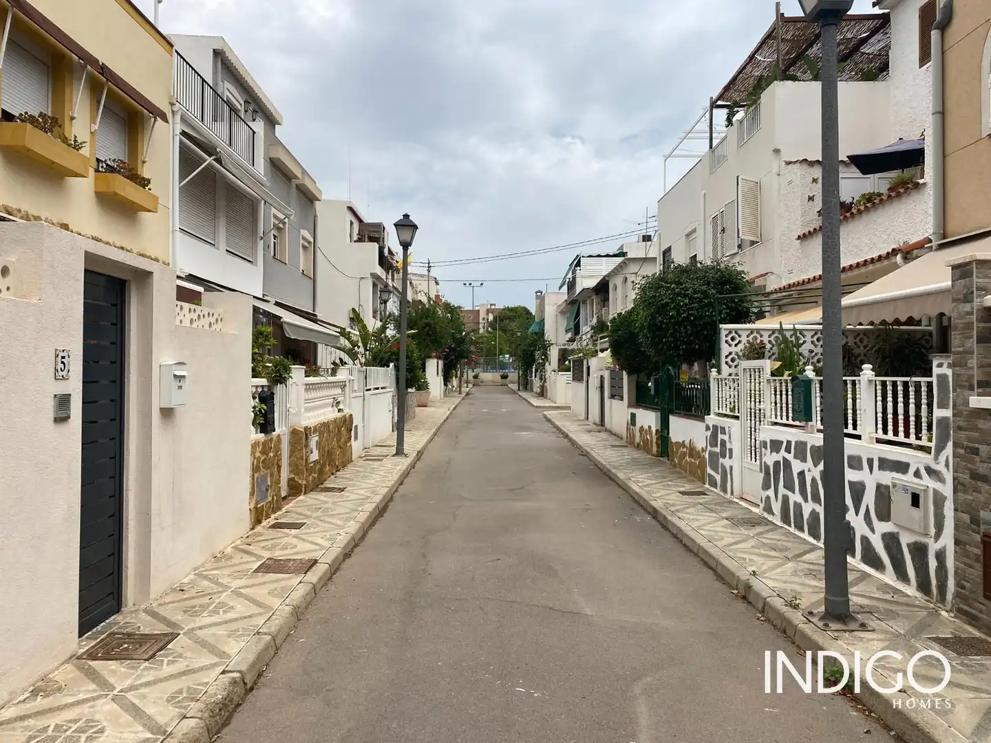 Adossat amb jardí de lloguer a Príamo, imagen 25