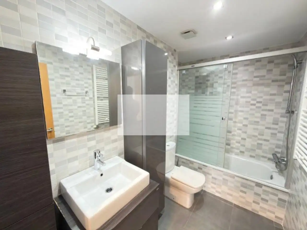 Baño de Piso en venta en Sabadell con Aire acondicionado, Calefacción y Jardín privado
