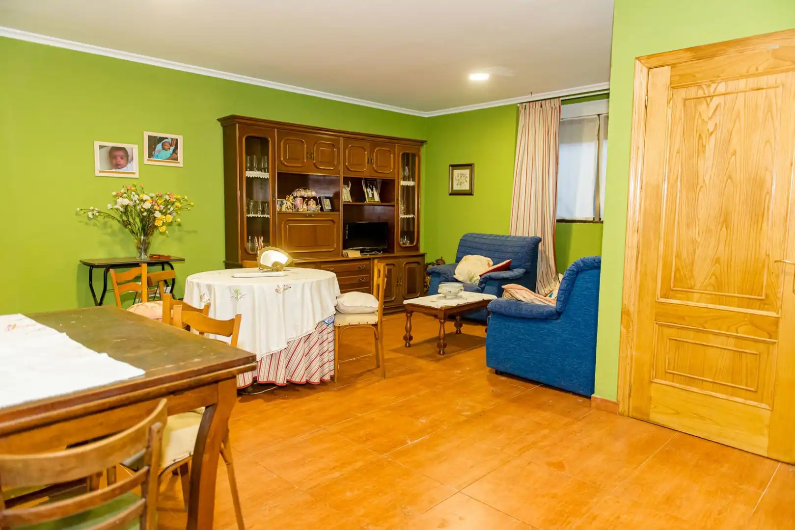 Sala d'estar de Casa o xalet en venda en Carucedo amb Jardí privat, Terrassa i Moblat