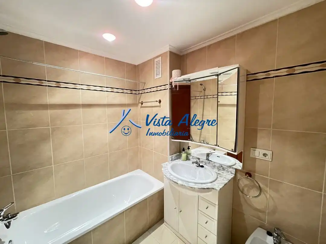 Bathroom of Flat for sale in Haro  with Air Conditioner, Heating and Parquet flooring