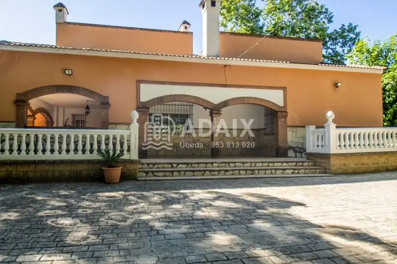 Jardí de Finca rústica en venda en Baeza amb Aire condicionat, Terrassa i Traster