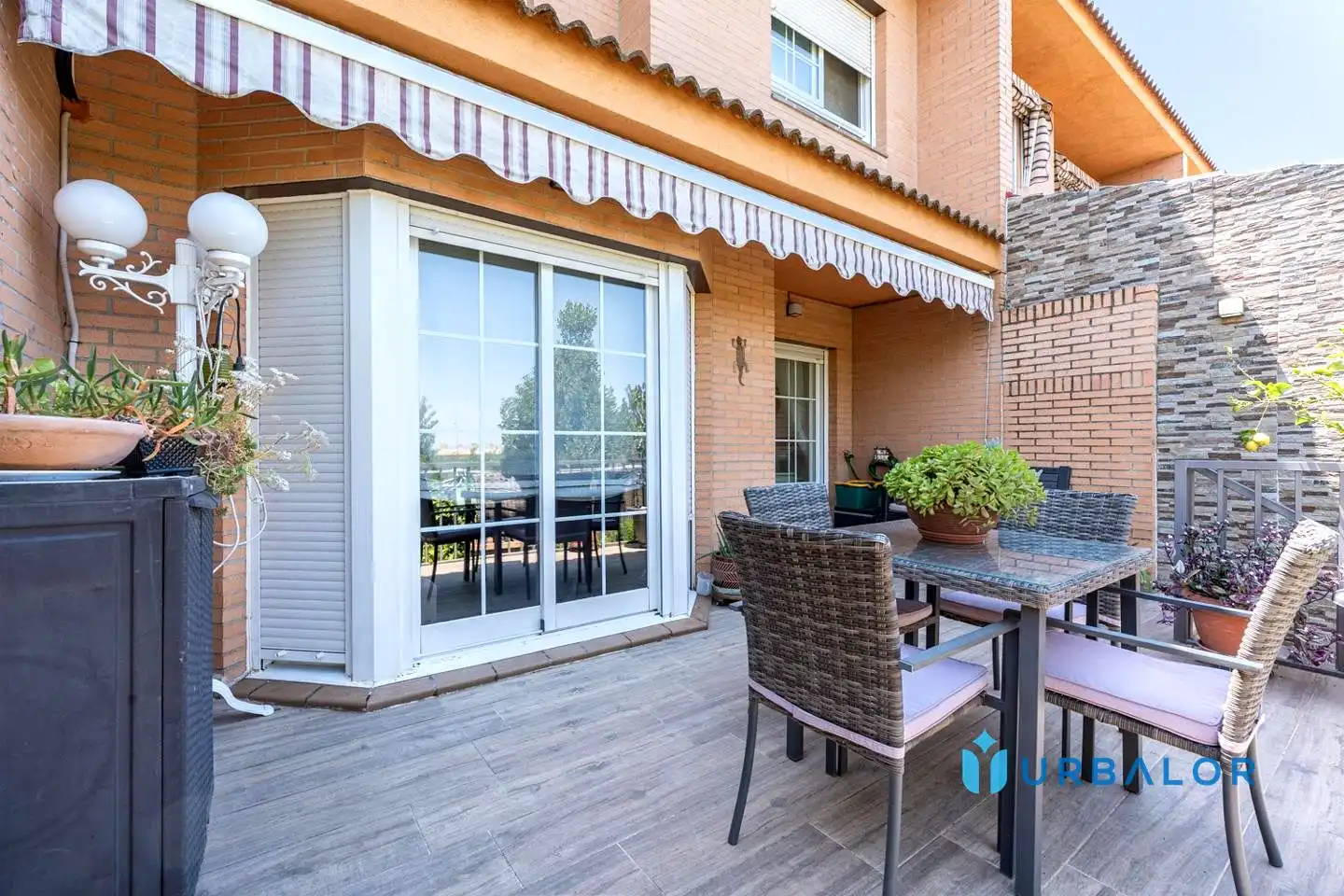 Terrassa de Casa adosada en venda en Móstoles amb Aire condicionat, Calefacció i Jardí privat