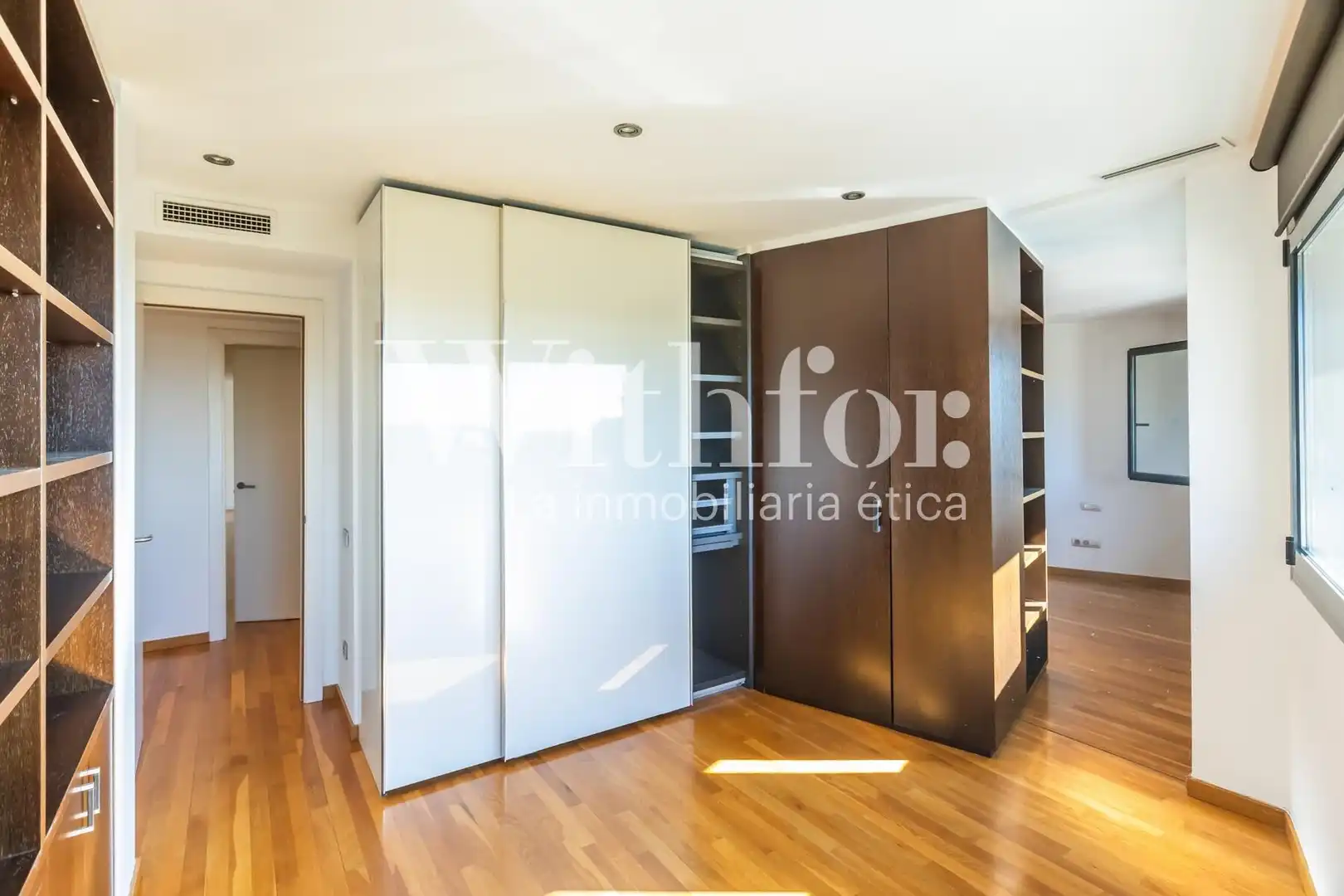 Bedroom of Attic for sale in Barcelona  with Air Conditioner, Heating and Terrace