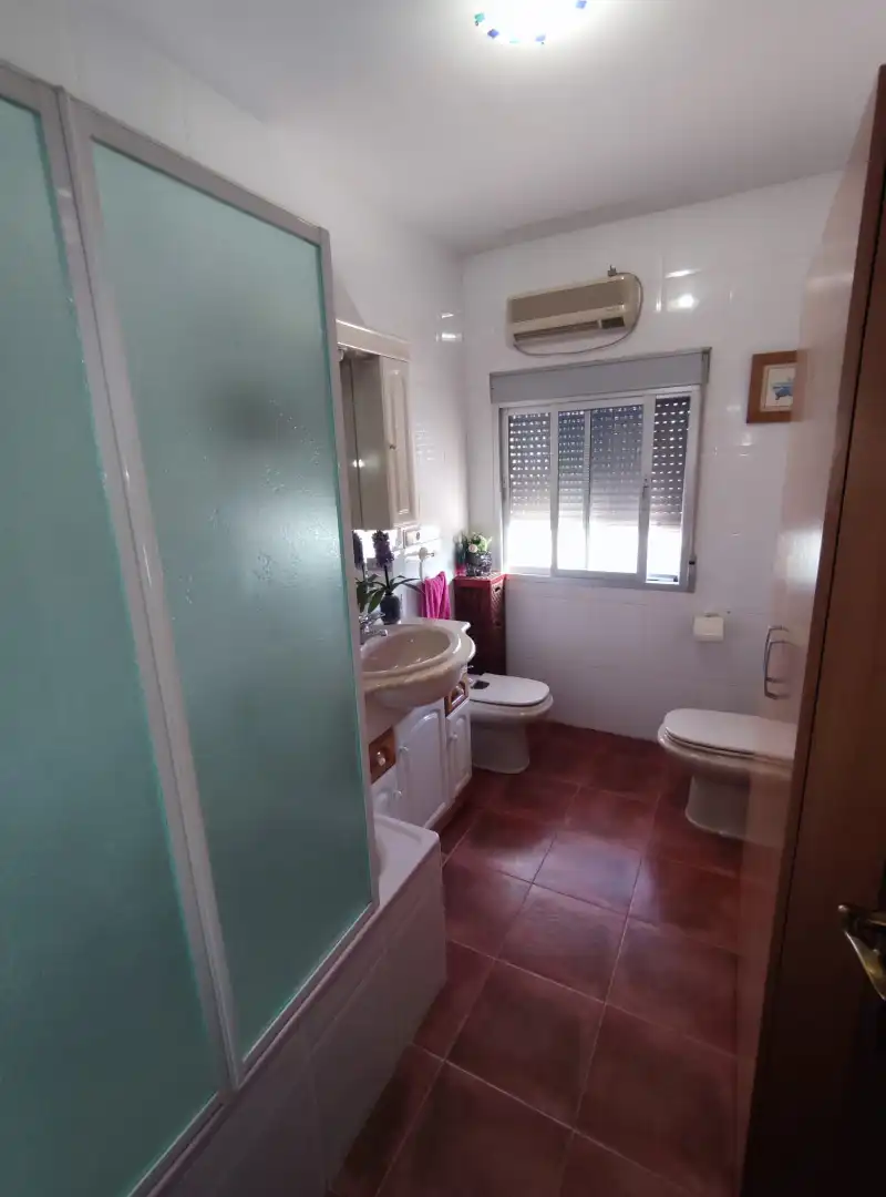 Baño de Casa o chalet en venta en Torreperogil con Aire acondicionado, Calefacción y Jardín privado