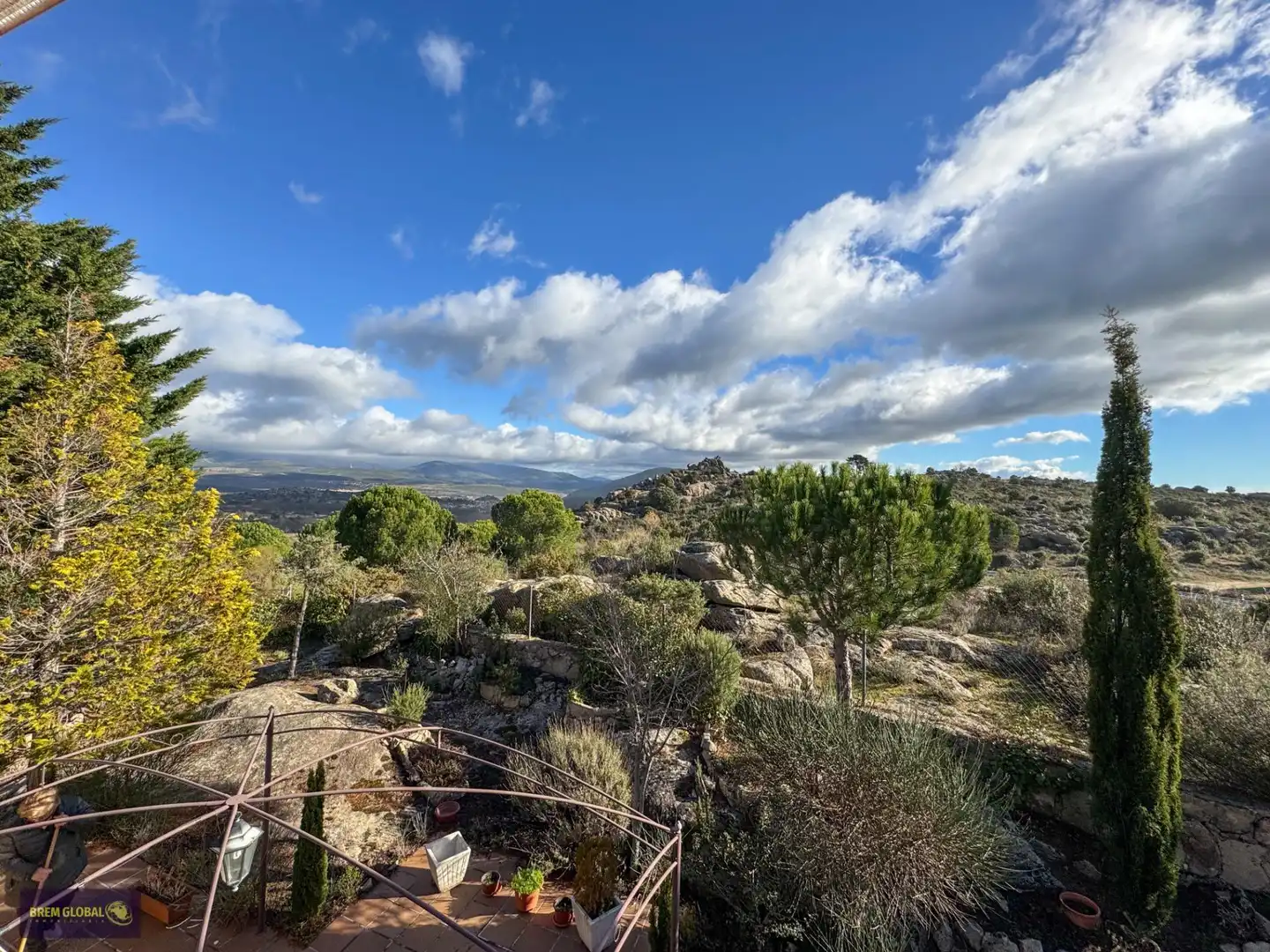 Vista exterior de Casa o xalet en venda en El Berrueco amb Calefacció, Terrassa i Traster