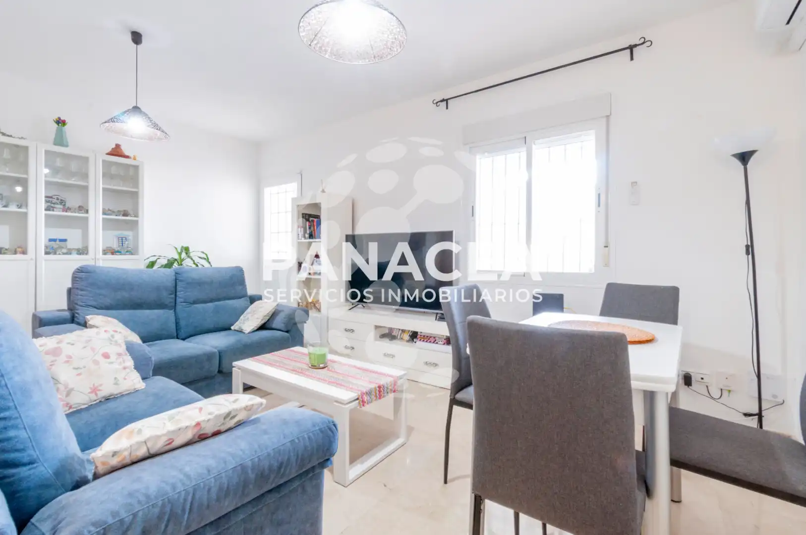 Sala de estar de Casa adosada en venta en Albuñol con Jardín privado, Terraza y Amueblado