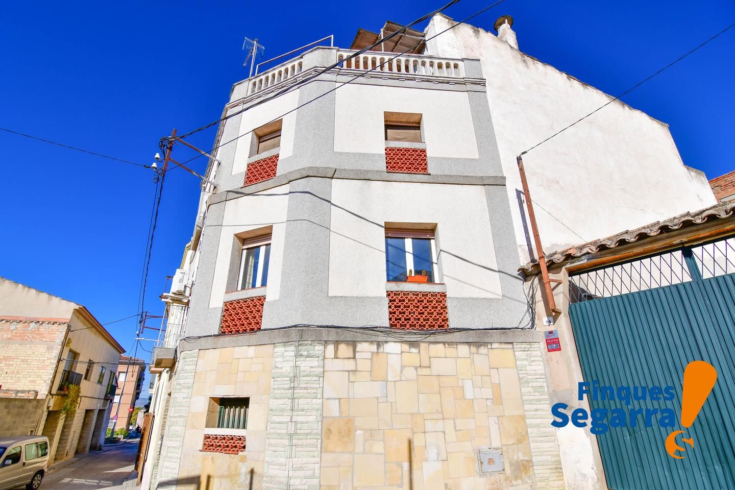 Exterior view of Single-family semi-detached for sale in L'Arboç  with Air Conditioner, Heating and Terrace