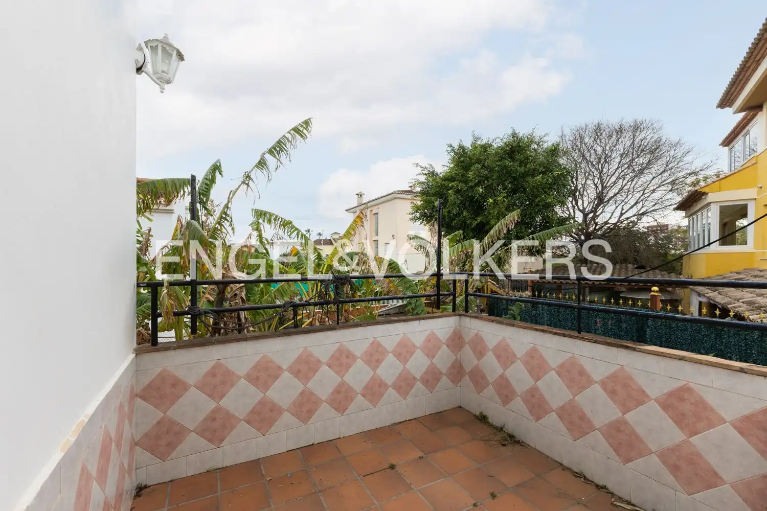 Terrassa de Casa o xalet en venda en Oliva amb Calefacció, Jardí privat i Terrassa