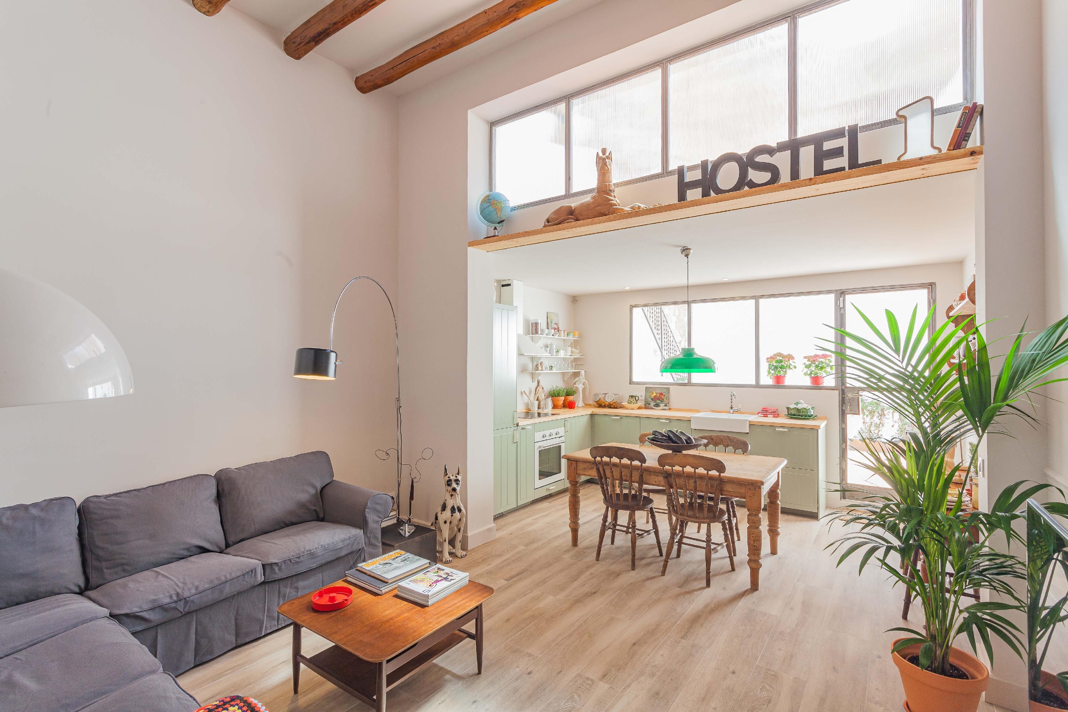 Sala d'estar de Casa o xalet en venda en  Barcelona Capital amb Calefacció i Jardí privat