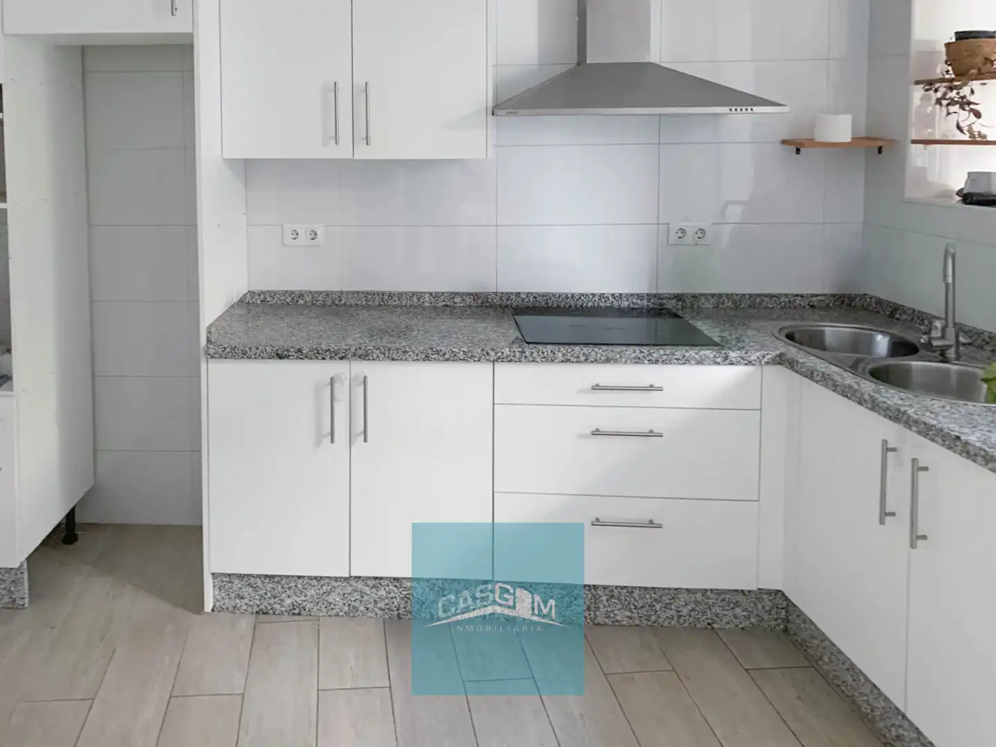 Küche von Wohnung zum Verkauf in Huelva mit Terrasse und Abstellraum