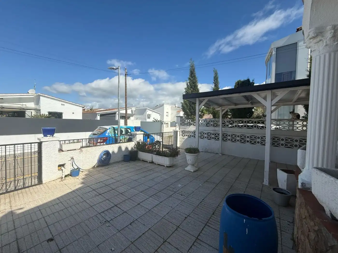 Vista exterior de Casa o xalet en venda en Empuriabrava amb Aire condicionat, Calefacció i Jardí privat
