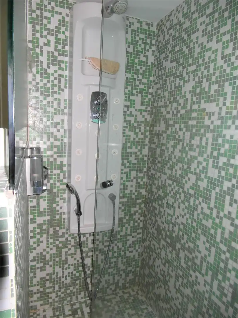 Baño de Casa adosada en venta en Madrid con Aire acondicionado, Calefacción y Jardín privado